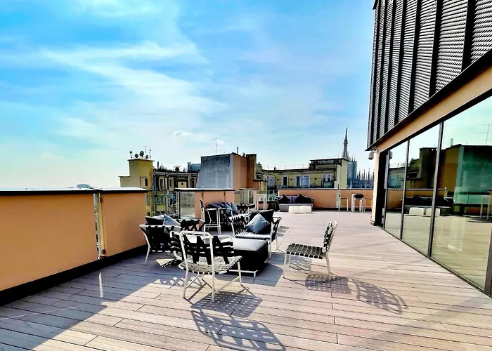 San Babila Duomo View With Shared Rooftop Terrace شقة ميلان