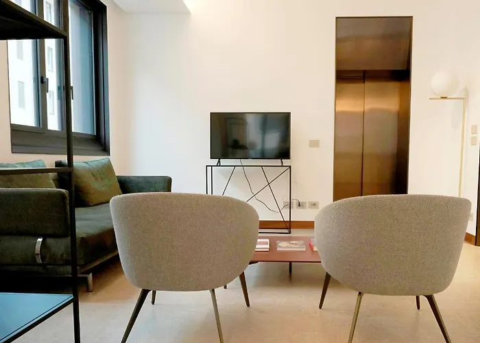 شقة San Babila Duomo View With Shared Rooftop Terrace