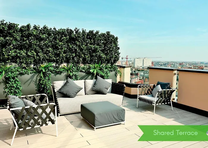 San Babila Duomo View With Shared Rooftop Terrace شقة