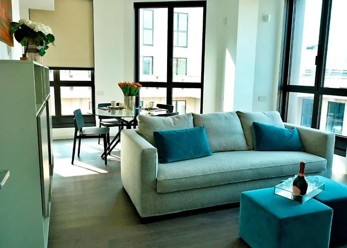 San Babila Duomo View With Shared Rooftop Terrace شقة