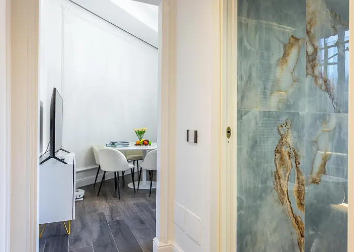 Apartman Station, Luxury & Modern With Comfort!