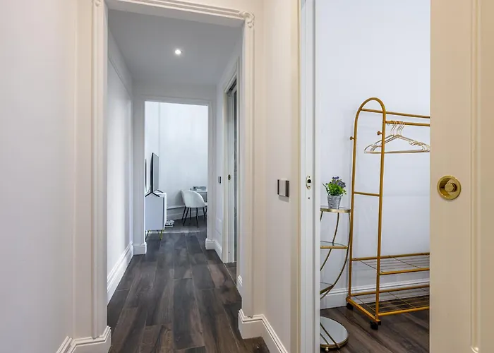 Station, Luxury & Modern With Comfort! * Milánó