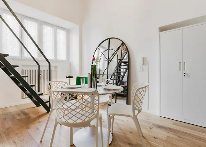 Casa In Palazzo Liberty - E Ben Collegato * Milán
