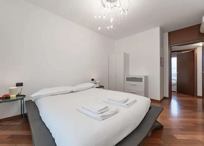Appartement 10 Minutes From Bocconi, Elegance And Comfort