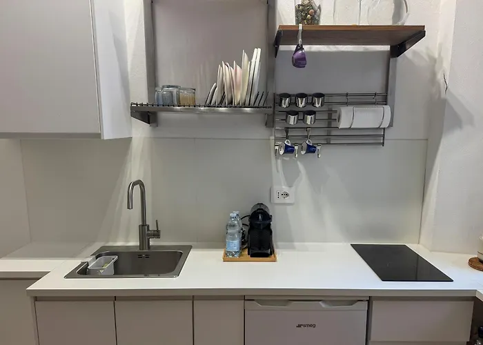 Pasteur-mm Red Line Apartment