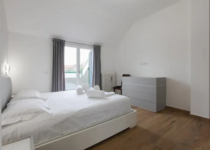 Luminoso Con Terrazzo דירה