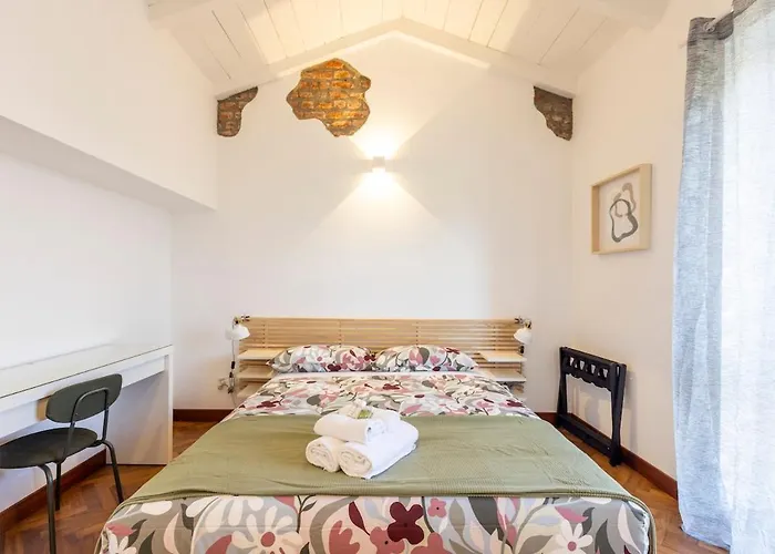 15th-century Apt, City-mxp Train Milan