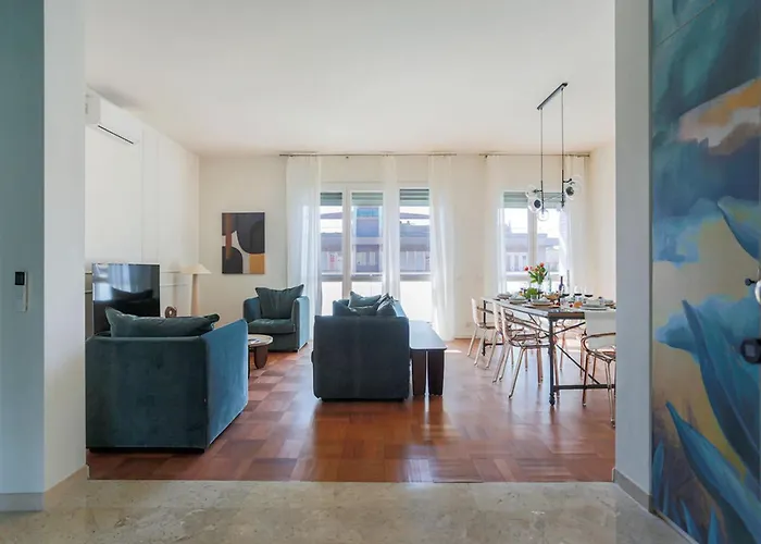 The Rent - Wonderful Multi-bedroom With Terrace In The Area Of Colonne Di San Lorenzo Appartement