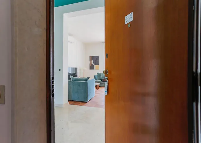 The Rent - Wonderful Multi-bedroom With Terrace In The Area Of Colonne Di San Lorenzo Appartement *