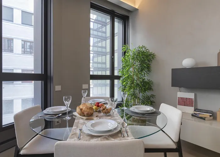 San Babila Duomo View With Shared Rooftop Terrace شقة ميلان
