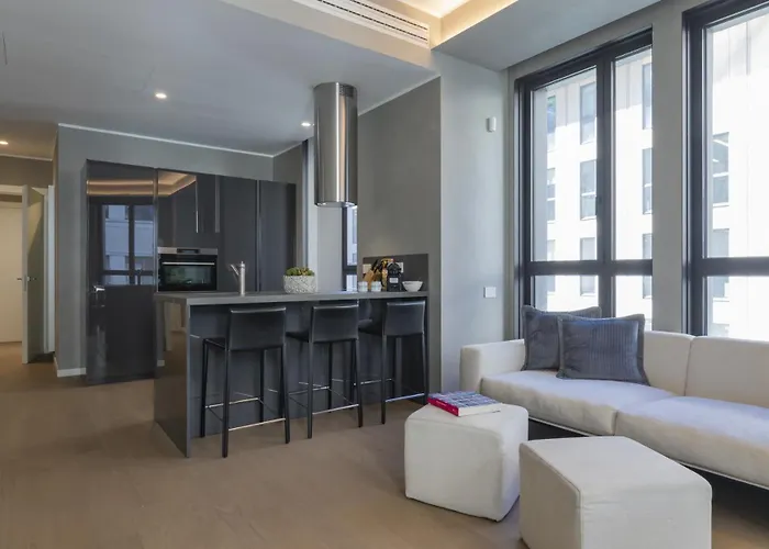 San Babila Duomo View With Shared Rooftop Terrace شقة