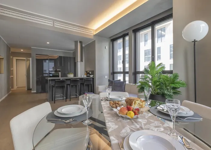 شقة San Babila Duomo View With Shared Rooftop Terrace