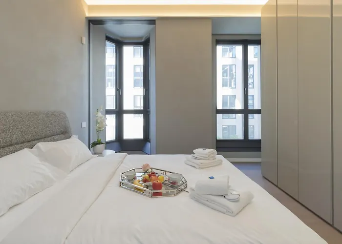 San Babila Duomo View With Shared Rooftop Terrace شقة
