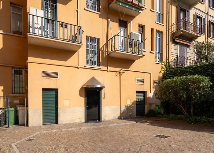 Italianflat - Elegant Flat With Balcony M4 Tricolore - 7 Pax * Milán