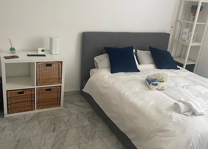 Charming In The Center *