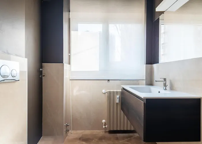 Spacious And Bright In The Center Apartment *