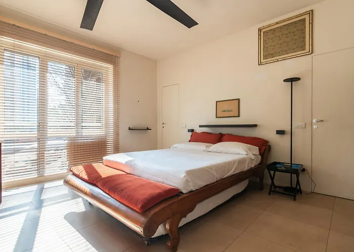 Spacious And Bright In The Center Apartment