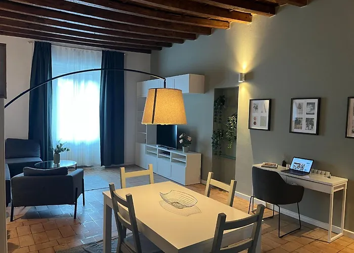 Navigli Darsena - Luxury With Balcony דירה *