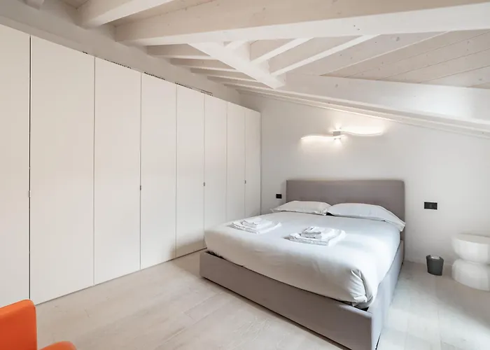 10 Min Walk From Prada, Bocconi And Metro Διαμέρισμα Μιλάνο