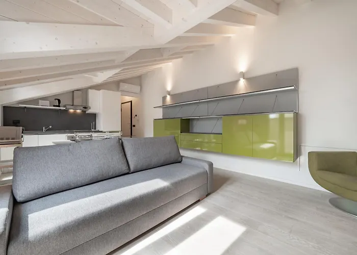 10 Min Walk From Prada, Bocconi And Metro Διαμέρισμα *