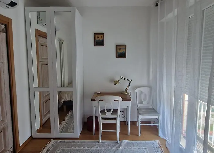 Stanza In Con Giardino Homestay *