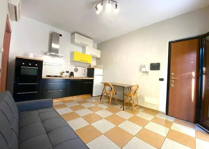 Conte Rosso House V&l, Con Doppia Ampia Terrazza, Vista Coorte Interna, Vicino A Metropolitana M2 Lambrate Milano