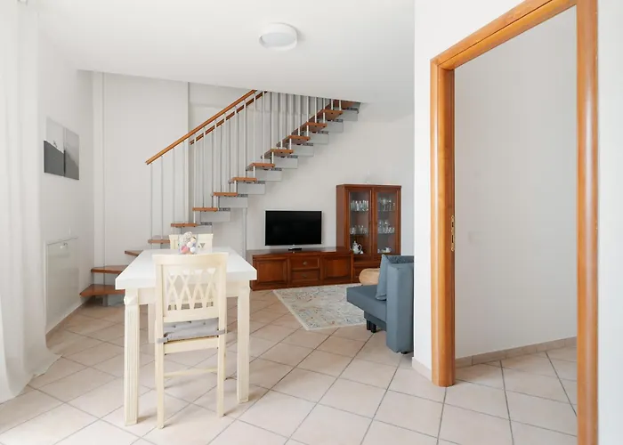 Guesthost - Spacious 600 Mt To Metro M3 Comasina Апартаменты