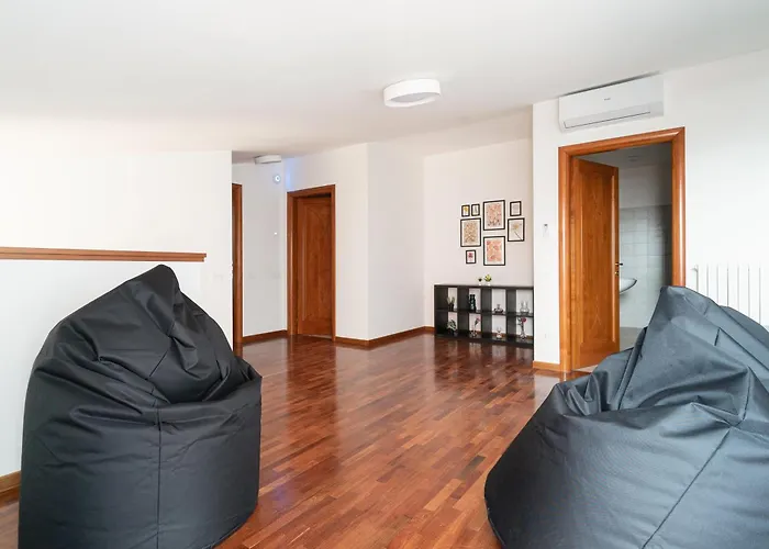 Guesthost - Spacious 600 Mt To Metro M3 Comasina Апартаменты *