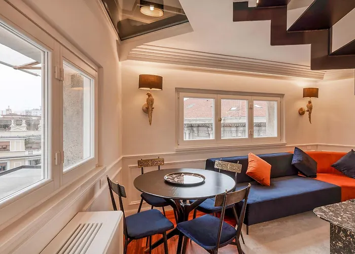 Stunning Cupola Apt-steps From San Babila & Duomo Apartment *