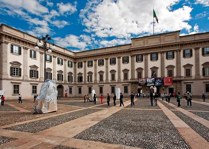 Bilocale Con Wifi In Palazzo Storico, A 5 Minuti Dal Duomo Zona San Babila - Tribunale * Milán