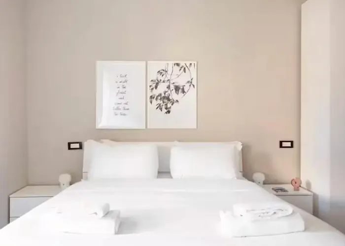 Station Spacious 2br Flat Апартаменты Милан