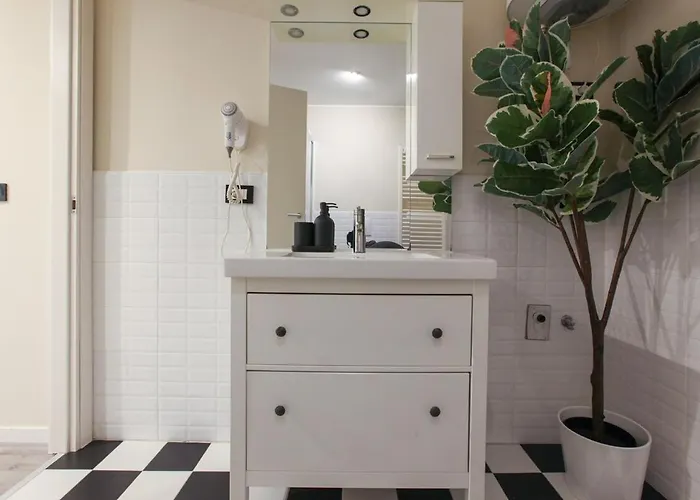 Station Spacious 2br Flat * Милан