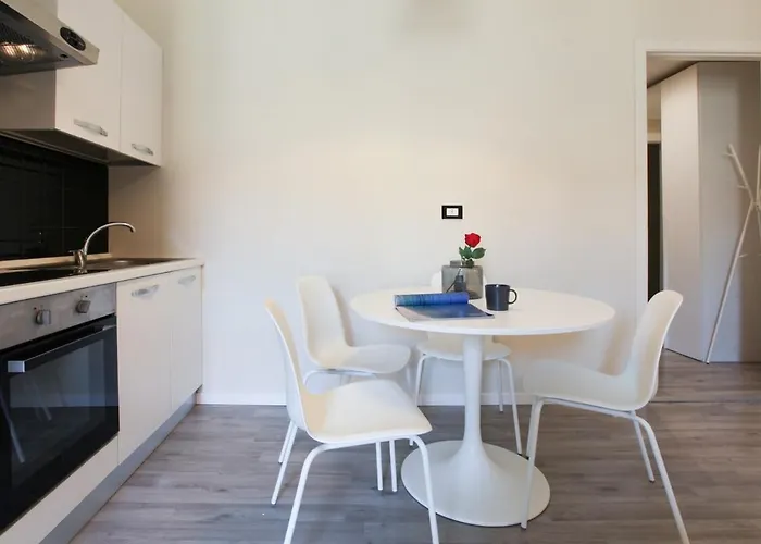 Station Spacious 2br Flat Милан
