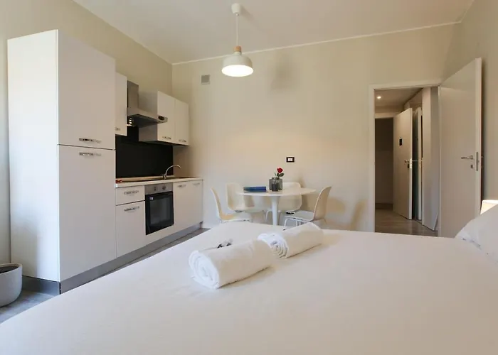 Station Spacious 2br Flat * Милан