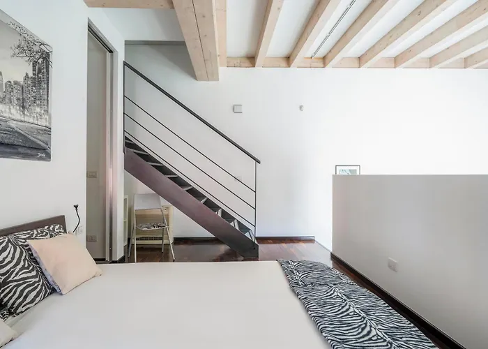 Apartment Red Lofty - Parcheggio Privato - 2 Fermate Da Rho Fiera, Mico E Bovisa Milan