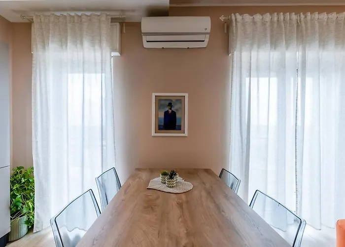 아파트 Attico - 2min Metro - Elegante With Ac