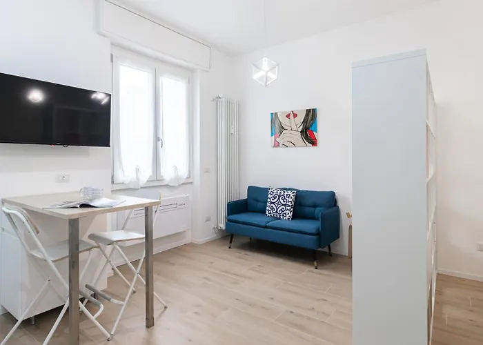 Apartman Italianway Easy - Cambiasi 8 *