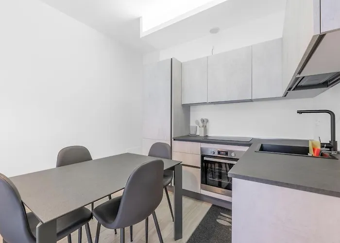 Bilocale Vicino Tram 2, Smart Tv E Internet Veloce Apartment *