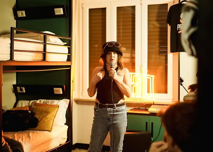 Yellowsquare Albergue *