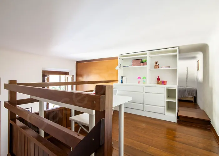 Apartment Guesthost - Charming 7 Stops From Duomo *