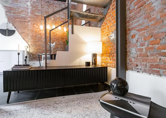 Youhosty - Design Isola * Milan