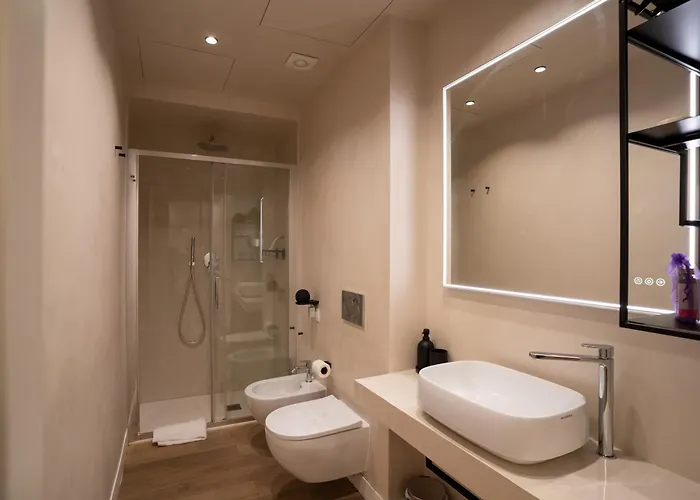 Teodorico Apartments - Quiet Garden View Apartment With Parking * Mediolan