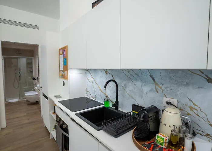 Apartament Teodorico Apartments - Quiet Garden View Apartment With Parking Mediolan