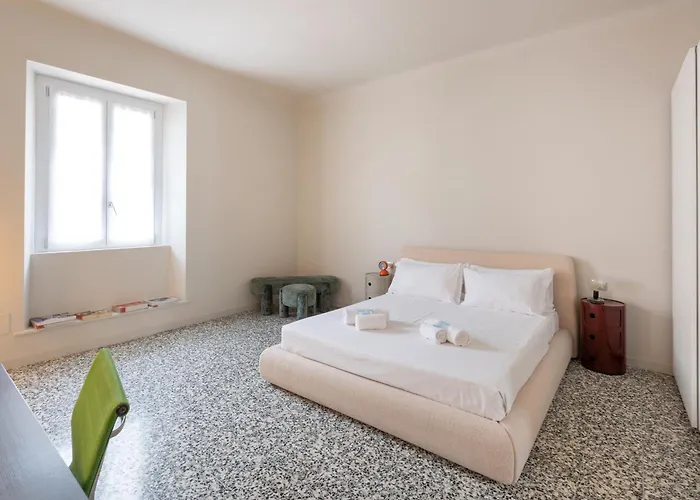 Newly Renovated Two-room Milano
