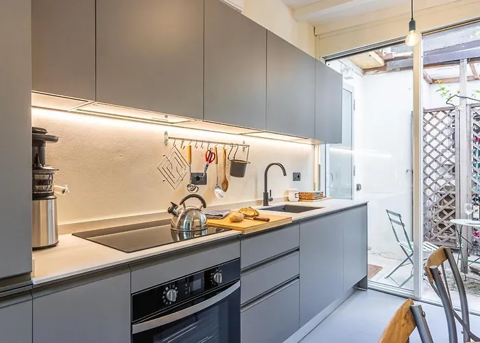 Апартаменты Navigli Typical With Private Courtyard