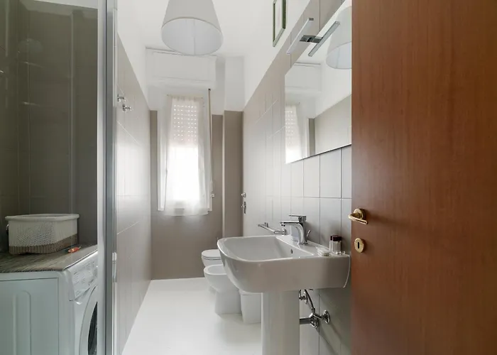 Guesthost - M1 Pasteur With Balcony