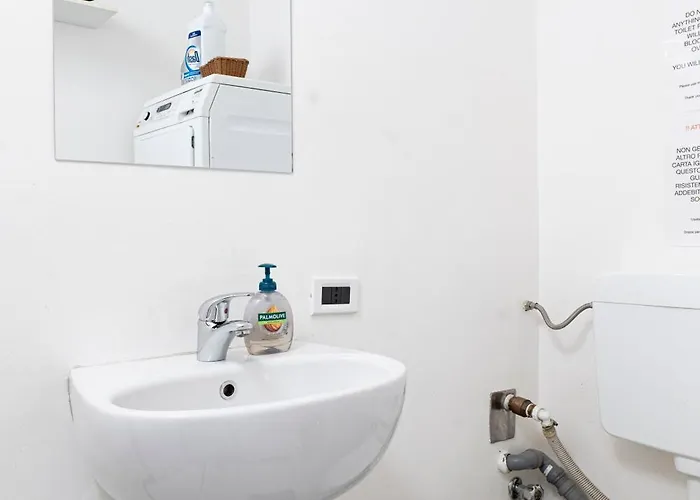 Sunshine-filled On Subway 米兰