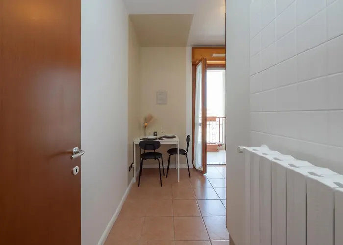 Spazio Breda - Free Parking, Private Garage, Metro M1, Balcony, 4 Guests * ميلان