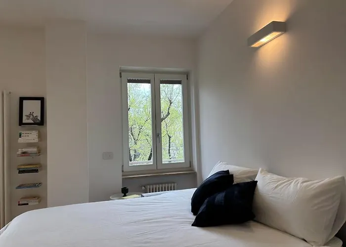 Bright With Balcony - Navigli Apartman