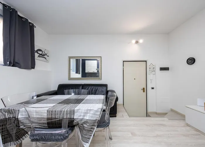 Spacious 70 Mq Self Check-in ,free Parking, San Siro 아파트
